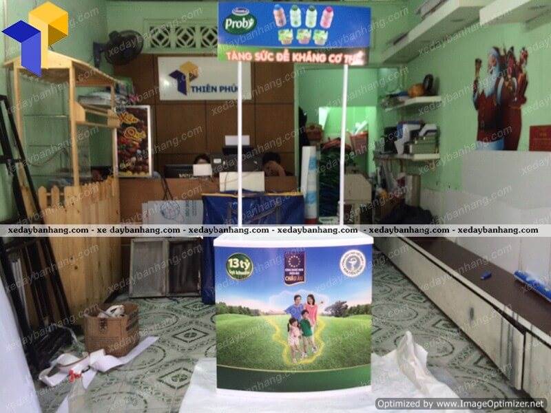 booth nhua lap rap sampling luu dong