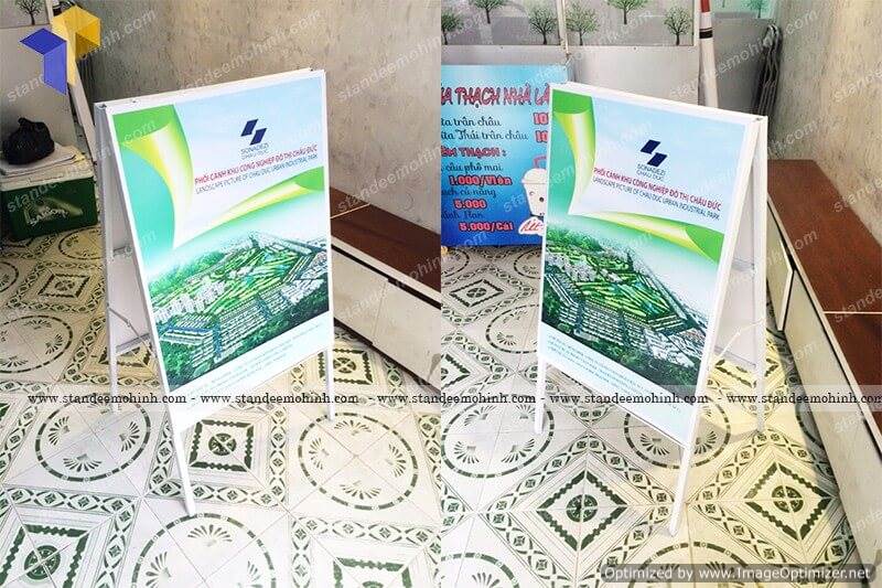 Làm standee chữ a giá rẻ